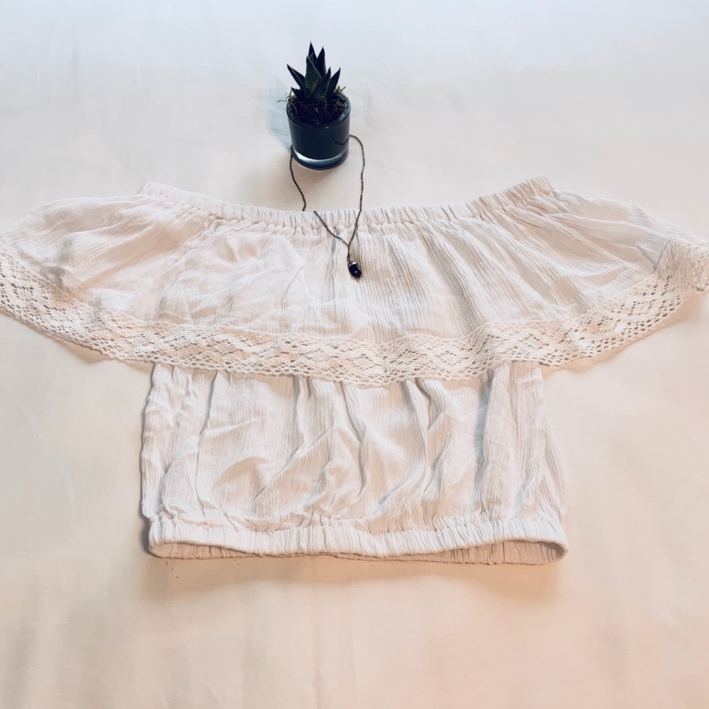 White off the shoulder cotton crop top!